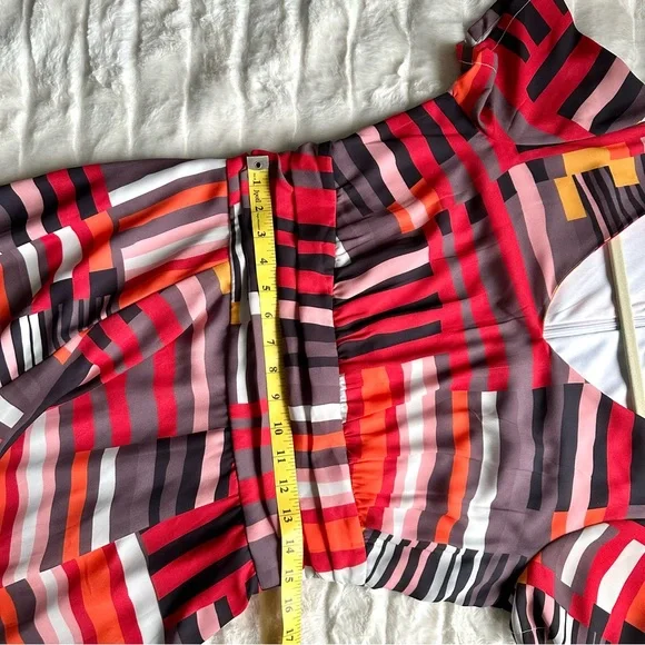 Stunning graphic stripe print crepe dress w/pockets! M-10 NWOT. Never worn. - Picture 13 of 13